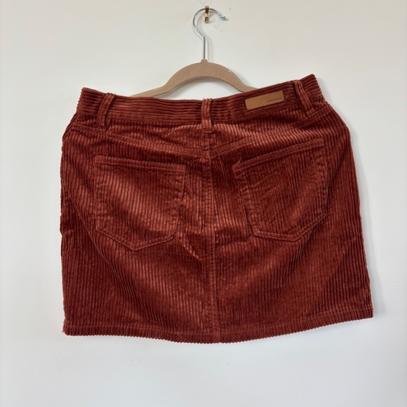 Sanctuary corduroy burnt orange skirt.  Great for Game day.  Excellent condition - Picture 3 of 5
